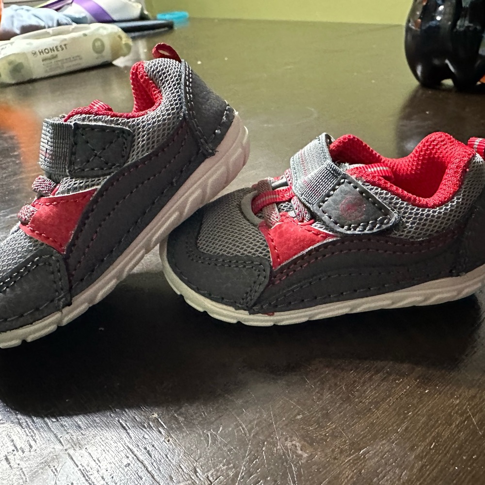 Stride rite size 3 toddler shoes